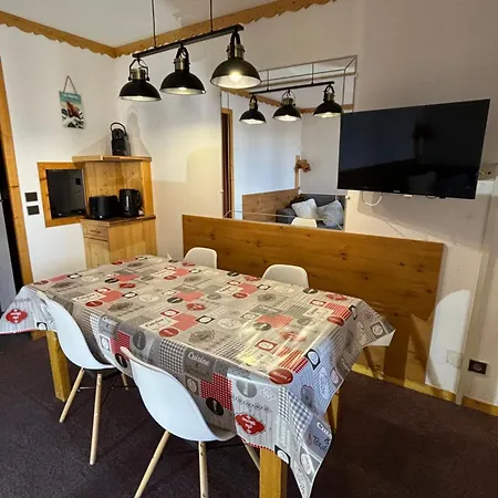 Eskival Skis Aux Pieds Apartment *